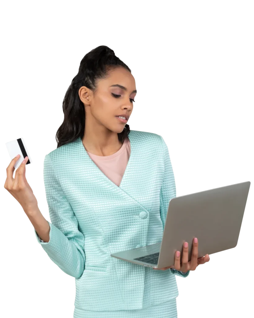 Mulher comprando com tráfego pago da agência 3EC Digital